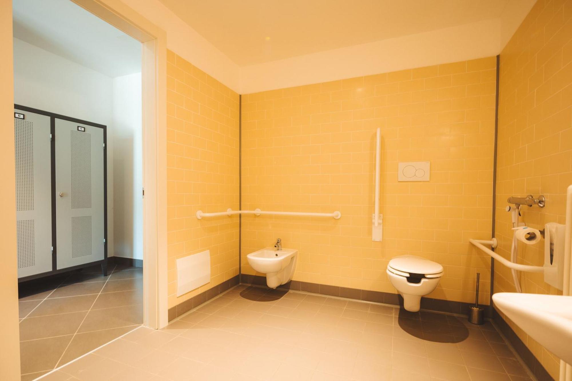 & Hostel Lecco